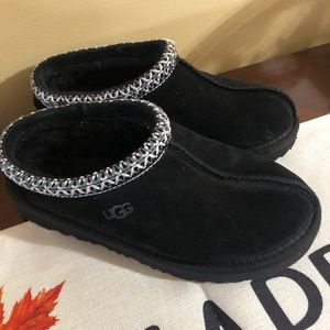 Like new Kids size 1 tasman Uggs